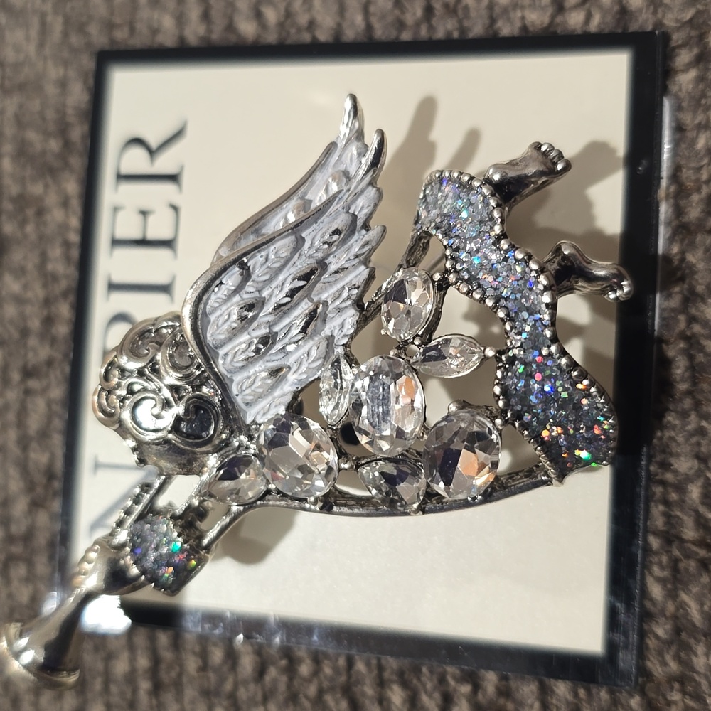 NAPIER BRAND FASHION JEWELRY PIN FANCY STONES SILVERSTONE ANGEL WITH HORN